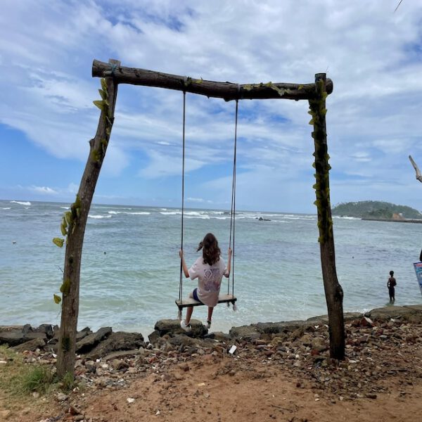 strand met schommel sri lanka