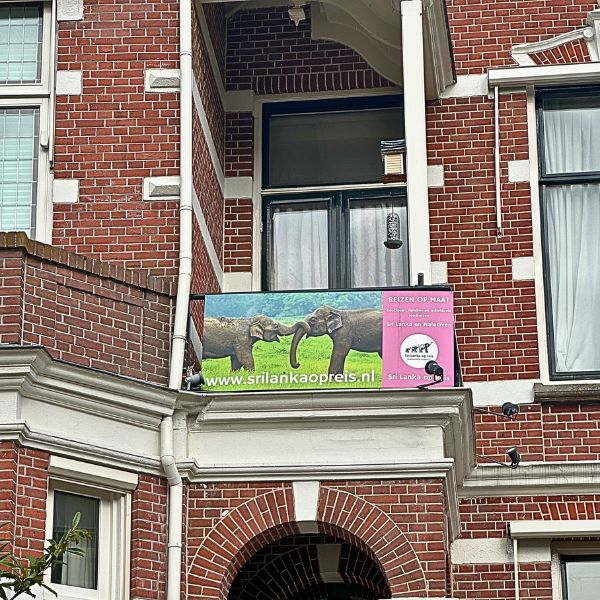Voorkant van kantoor Sri Lanka op Reis met banner – persoonlijk reisadvies Sri Lanka